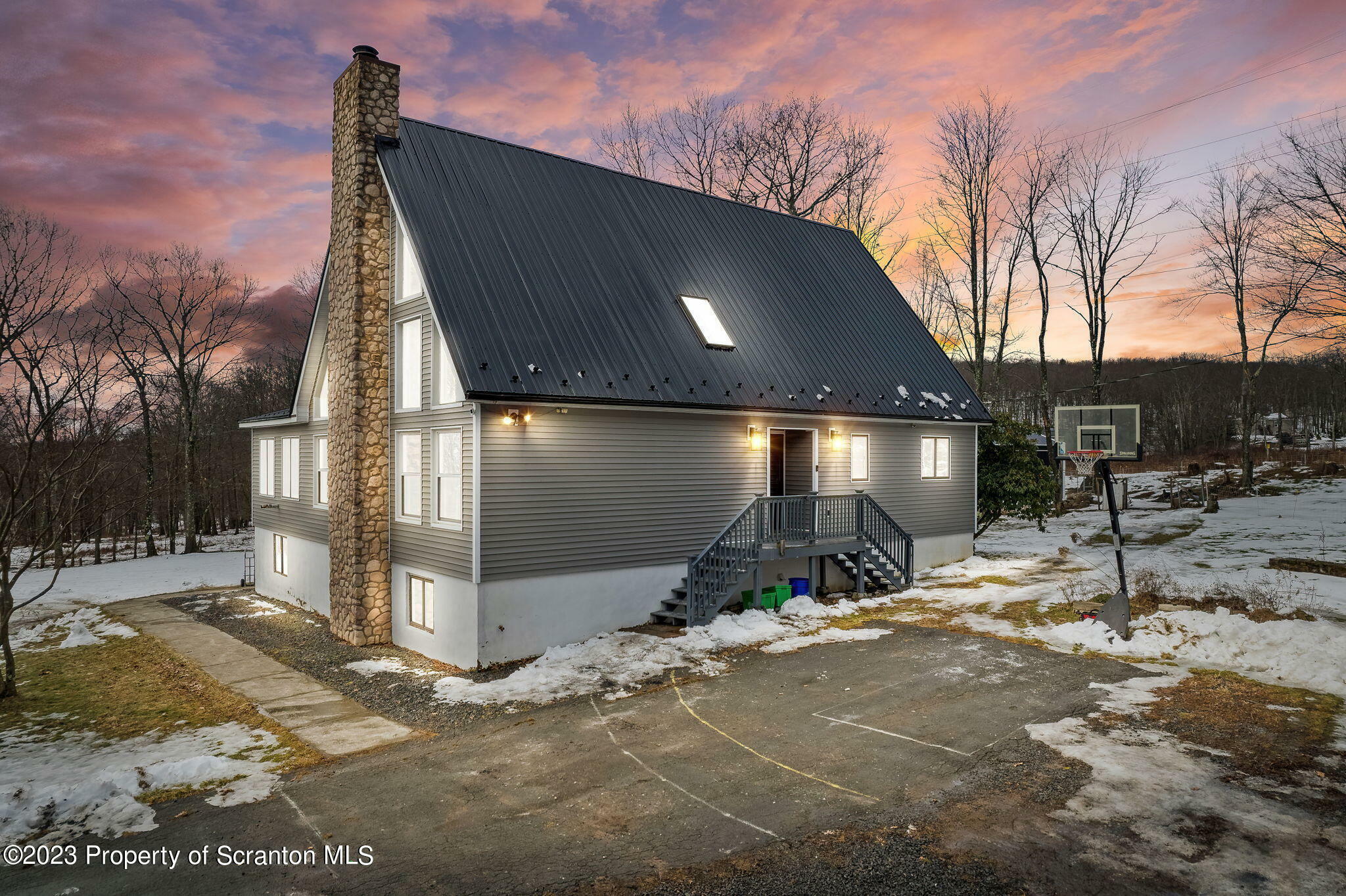 Property Photo: 1017 N Sekol Ave PA 18504