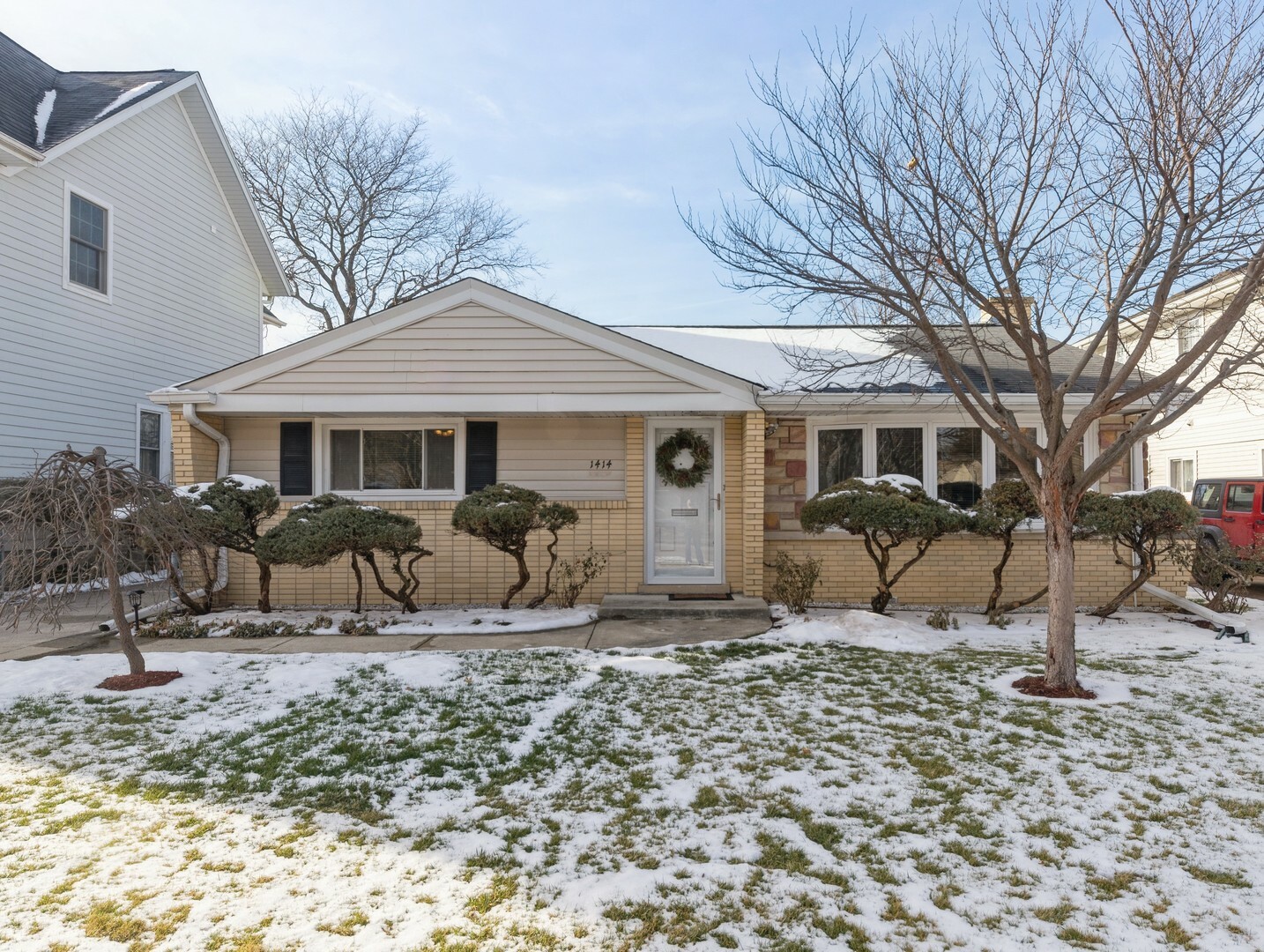 Property Photo:  1414 Potter Road  IL 60068 