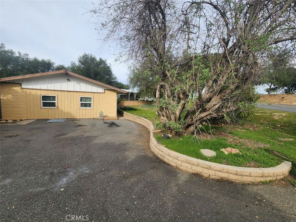 Property Photo:  47300 Rainbow Oaks Drive  CA 92592 