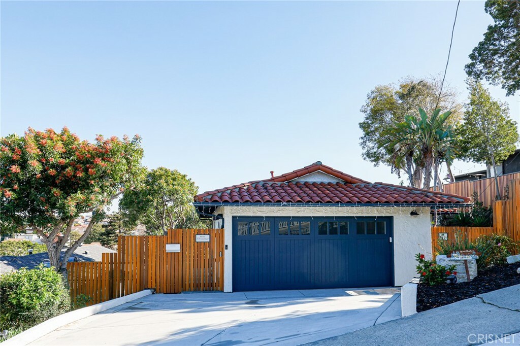 Property Photo:  706 Blossom Lane  CA 90278 