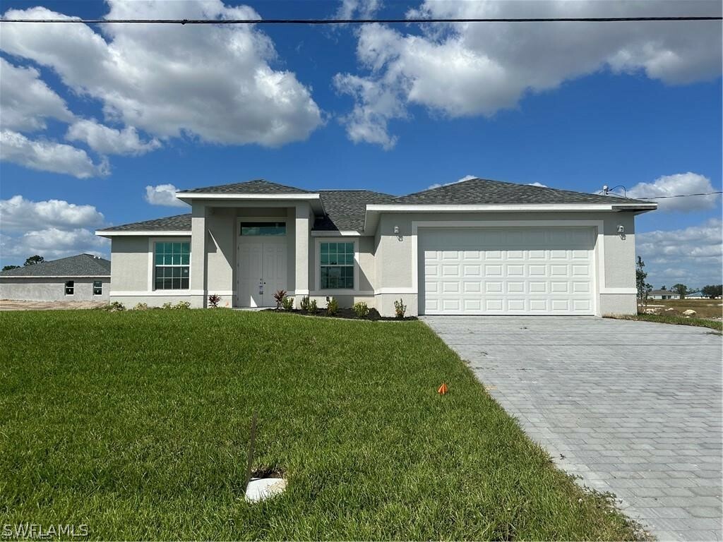 Property Photo:  2024 Durden Parkway  FL 33909 