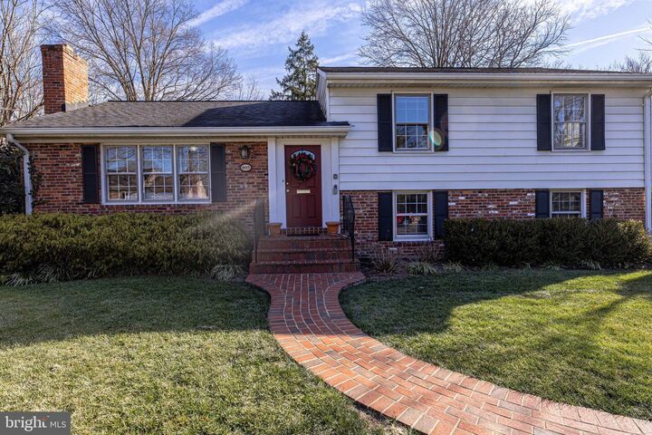 8413 Crown Place  Alexandria VA 22308 photo