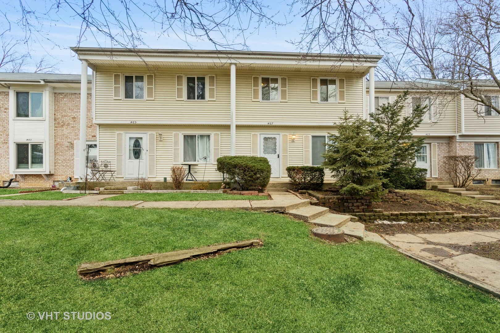 Property Photo: 467 Yorkshire Square IL 60440