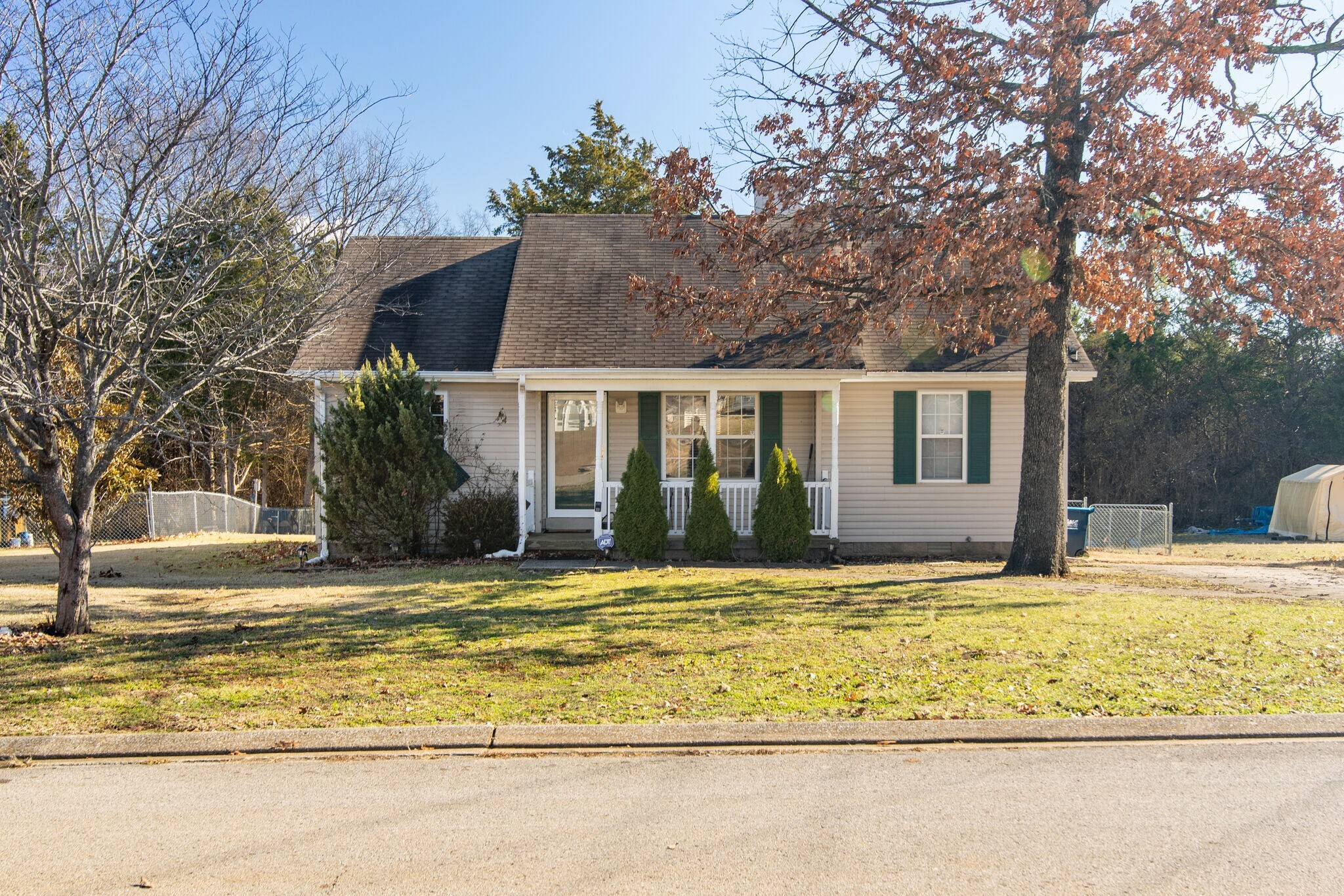 Property Photo: 319 Center St TN 37086