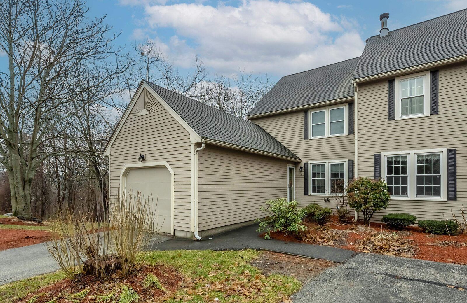 Property Photo: 16 Sullivan Court 16 NH 03079