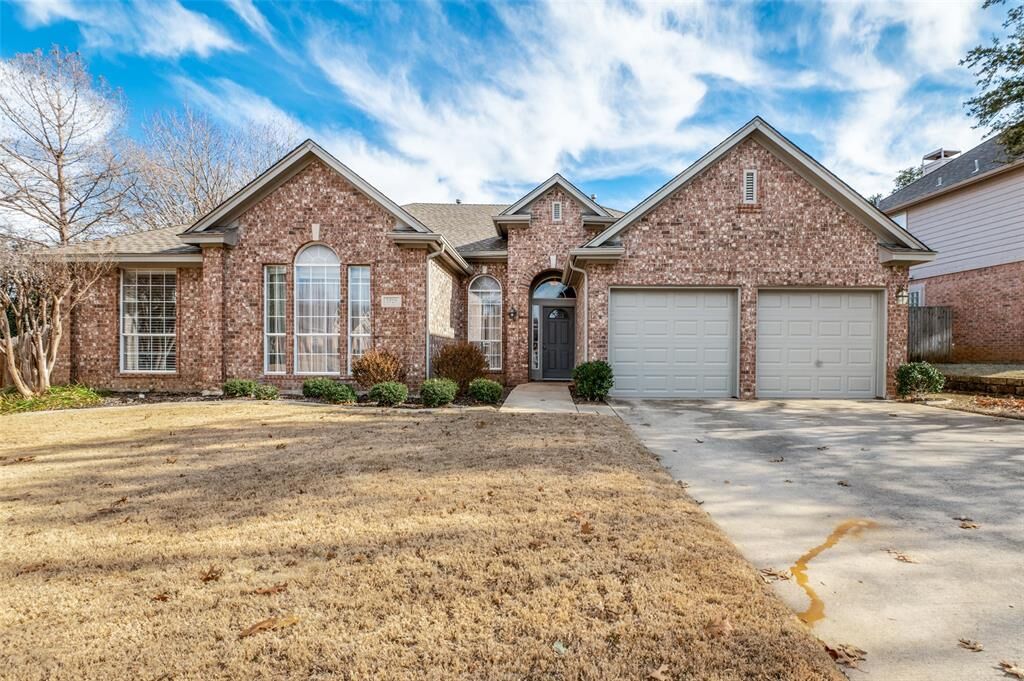 Property Photo:  2720 Cobblestone Drive  TX 76051 