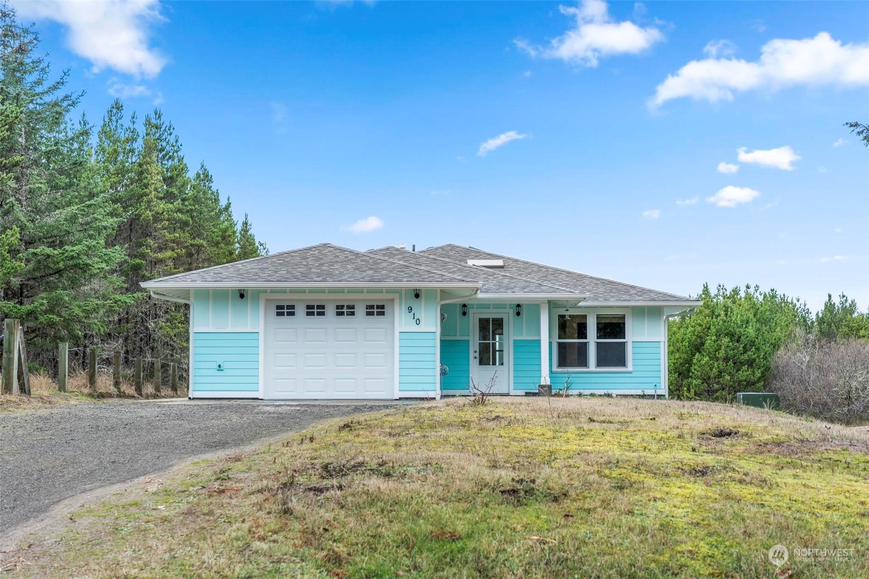 Property Photo:  910 35th Lane  WA 98644 