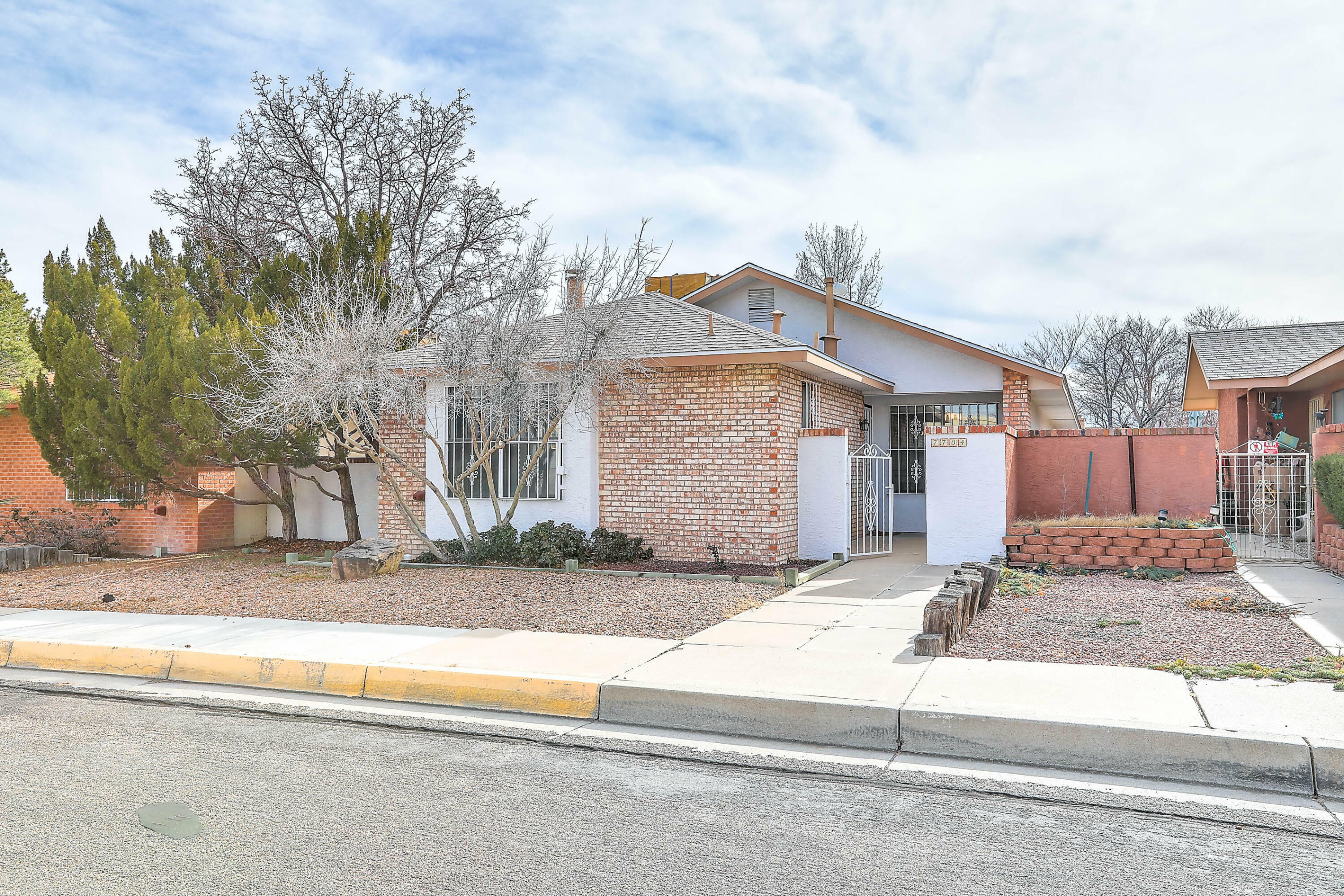 7704 Pinewood Drive NW  Albuquerque NM 87120 photo