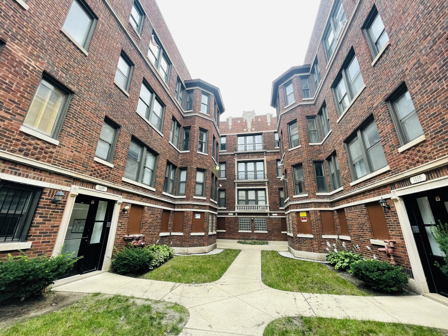 Property Photo: 1655 W Jonquil Terrace 31 IL 60626