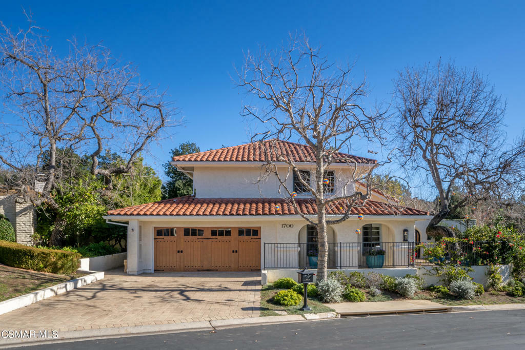 Property Photo:  1700 Royal Saint George Drive  CA 91362 