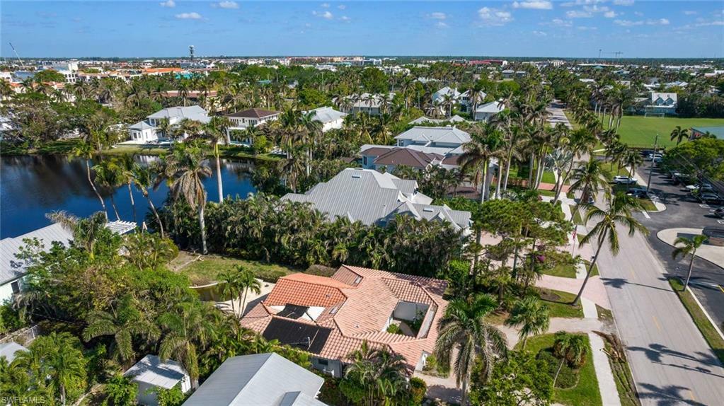 Property Photo: 493 8th Ave S FL 34102