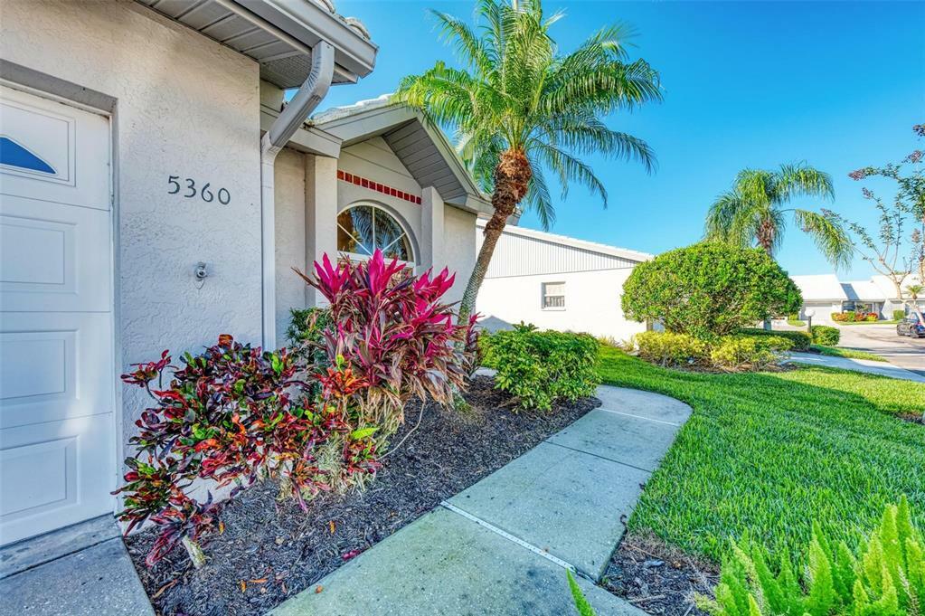 Property Photo:  5360 Pamela Wood Way 6  FL 34233 