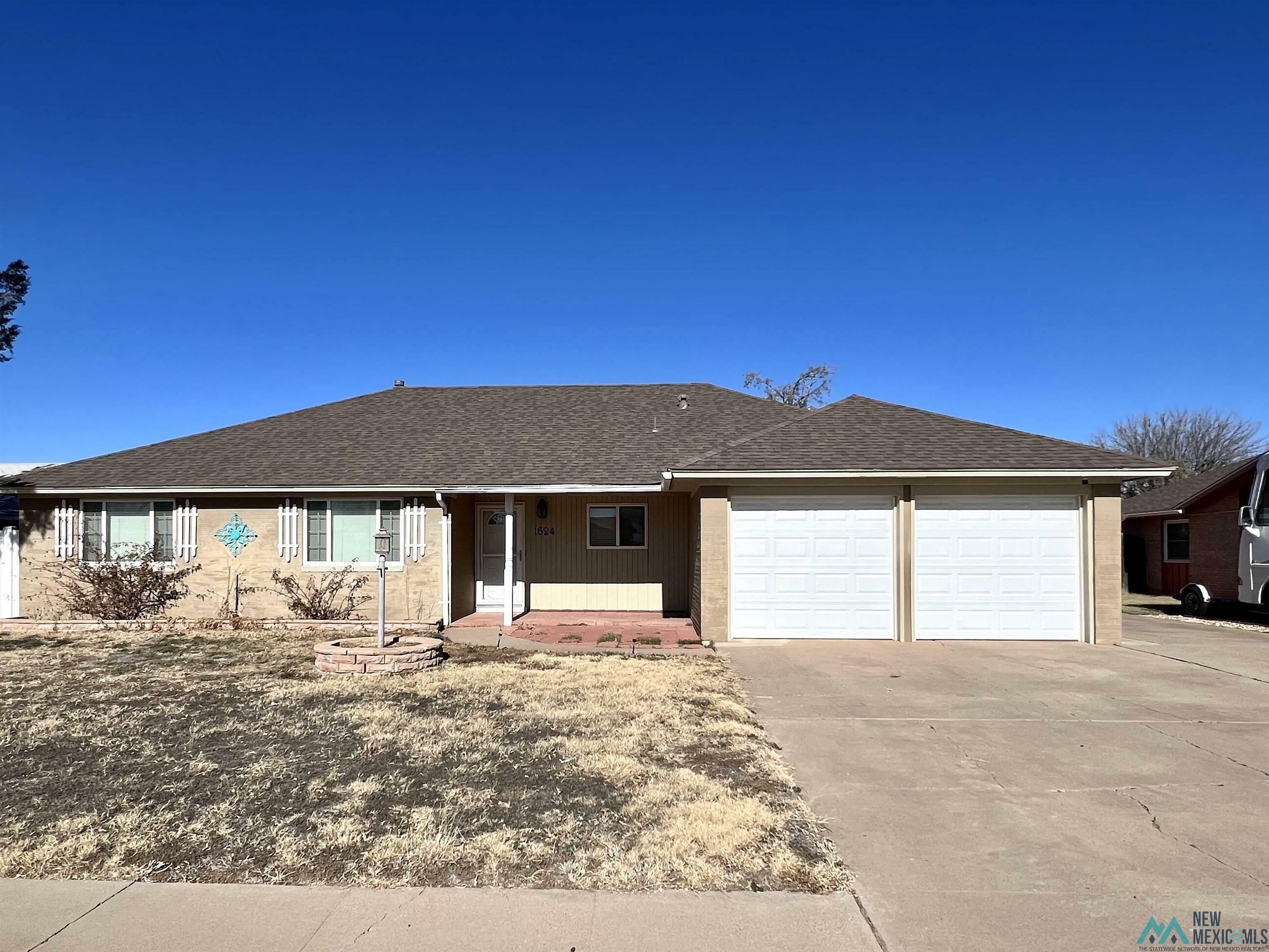 Property Photo: 1624 Jonquil Park Drive NM 88101