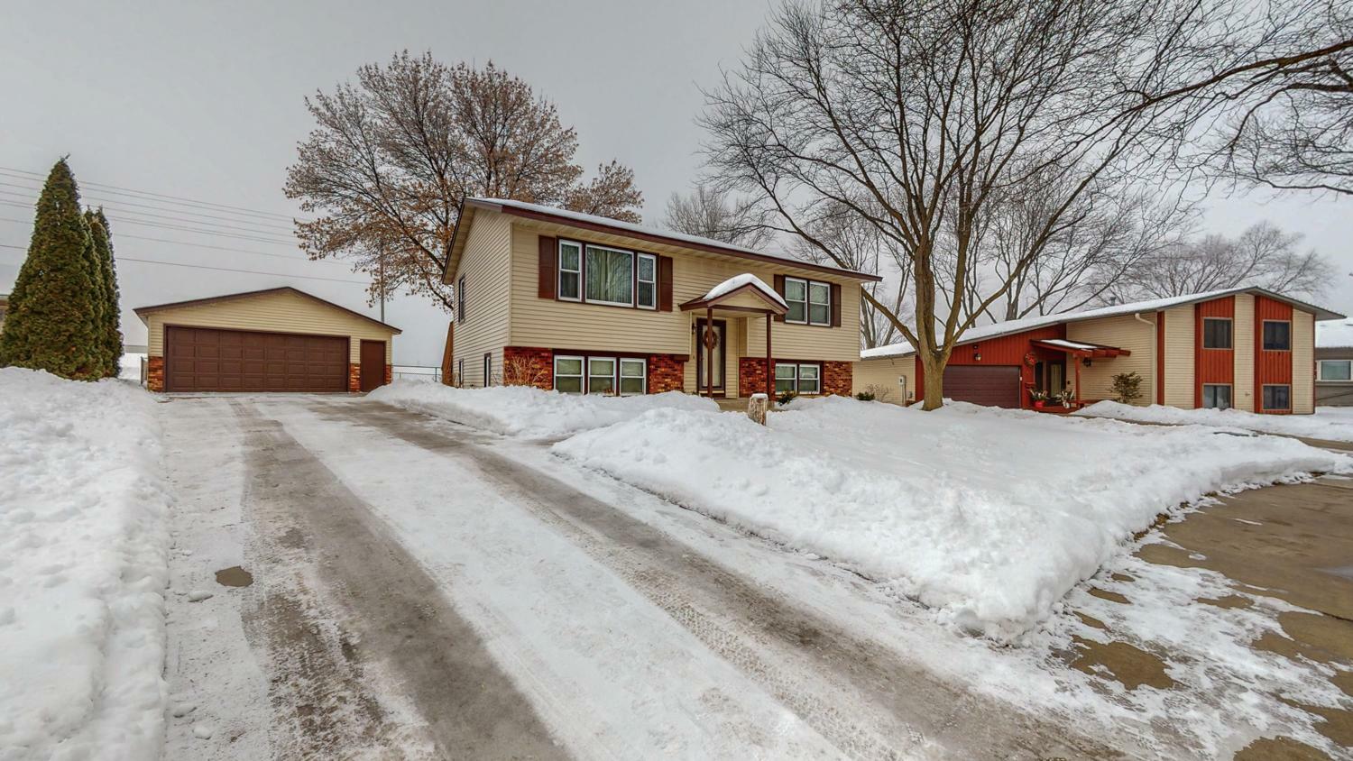 Property Photo: 811 21st Street SE MN 55904