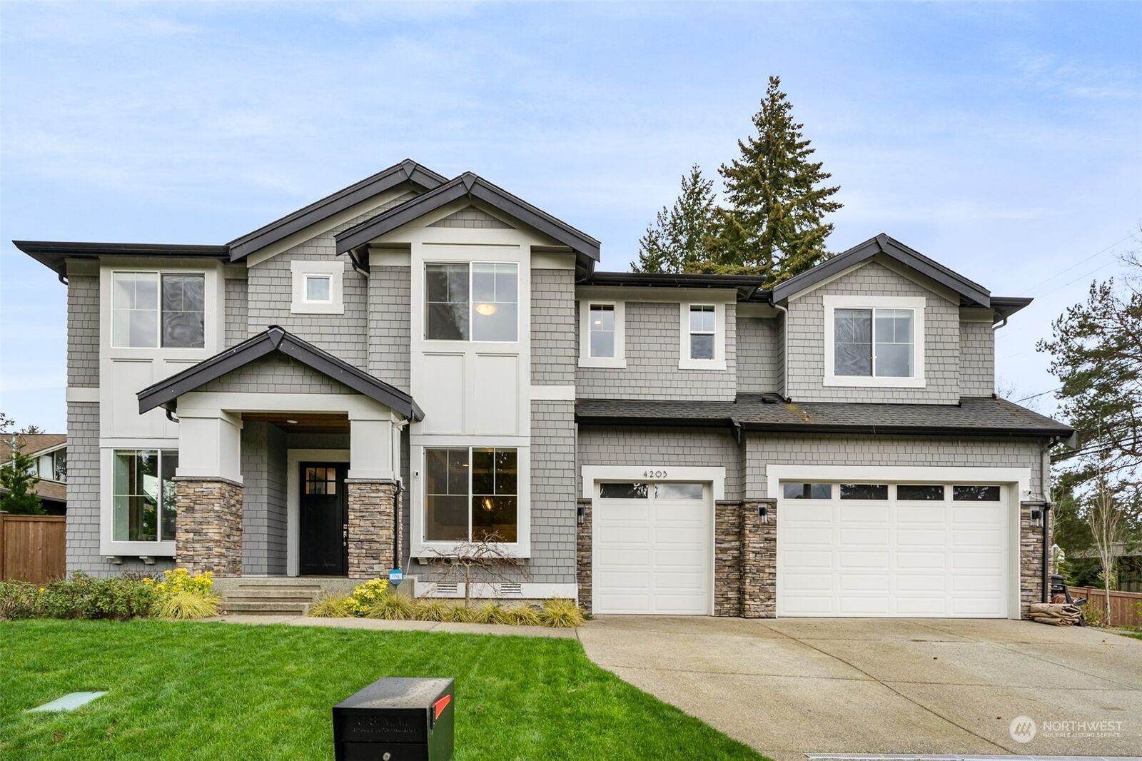 Property Photo:  4203 SE 87th Avenue  WA 98040 