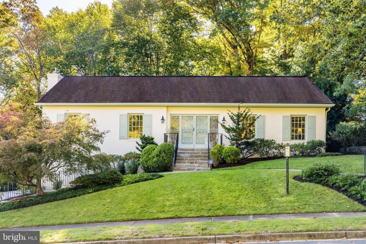Property Photo: 4092 Ridgeview Circle VA 22101