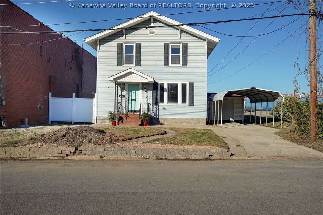 Property Photo: 725 2nd Avenue WV 25303