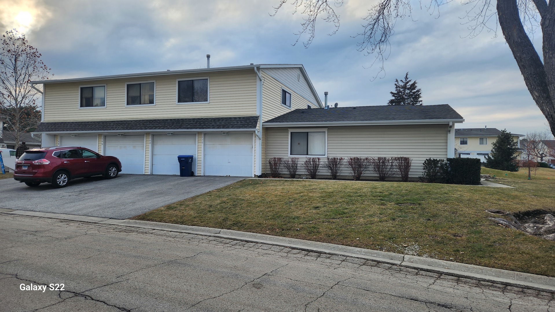 Property Photo:  108 Windward Drive  IL 60194 