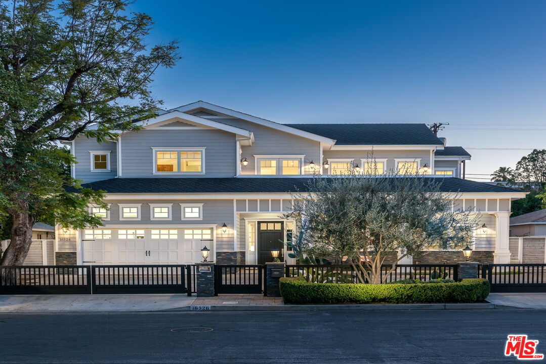 Property Photo: 16326 Moorpark St CA 91436