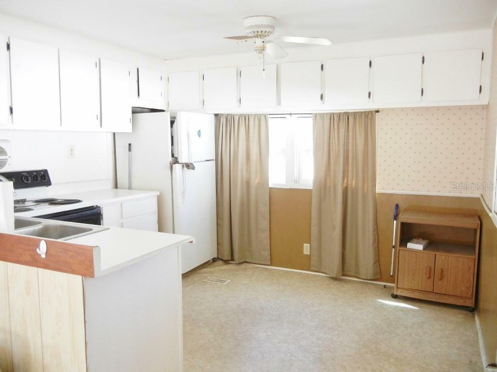 Property Photo:  34447 Oak Avenue  FL 34788 