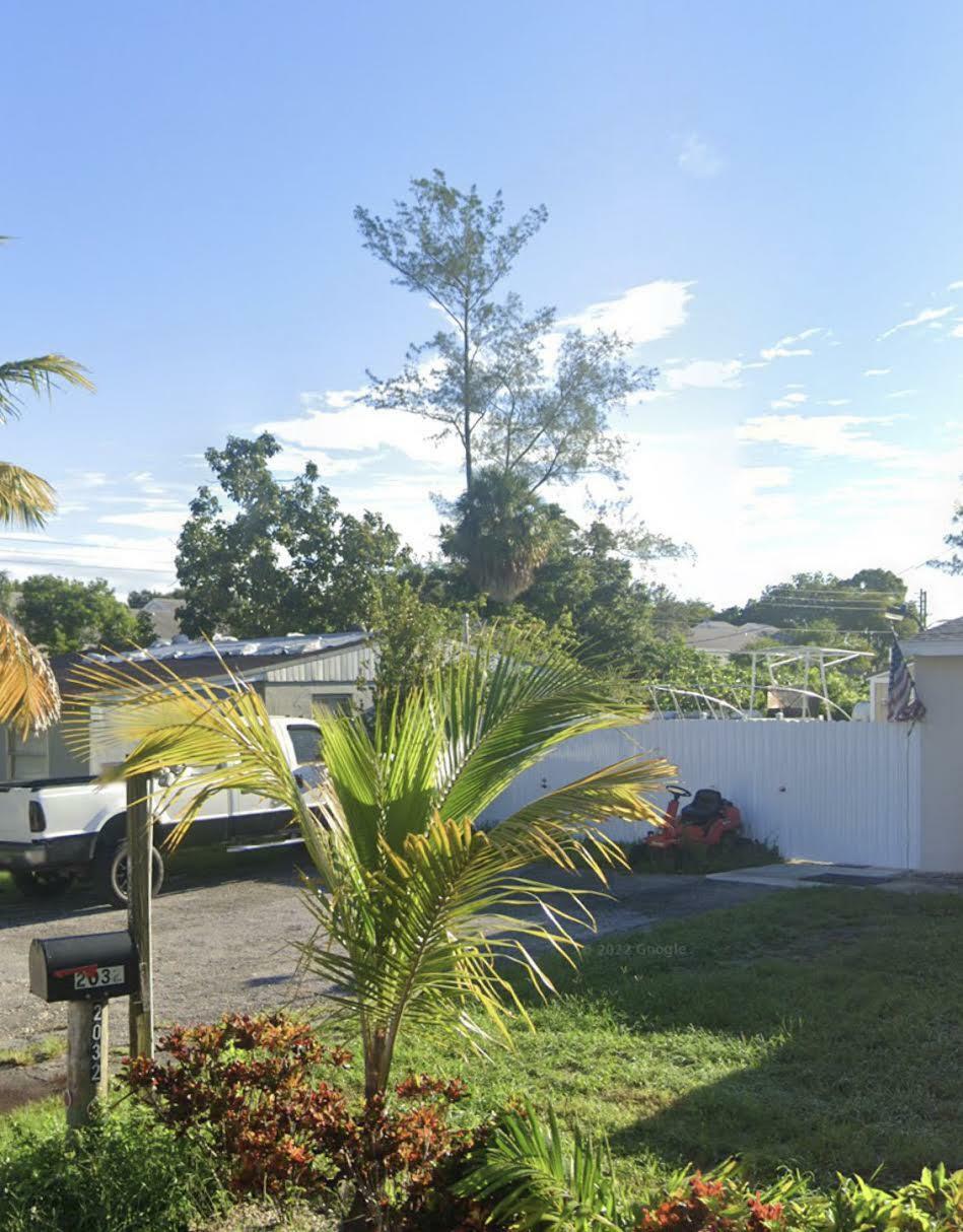 Property Photo: 2032 Bonnie Drive FL 33415