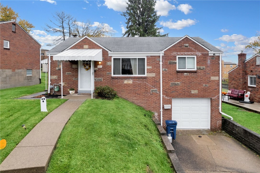 Property Photo: 477 Lois Dr PA 15236