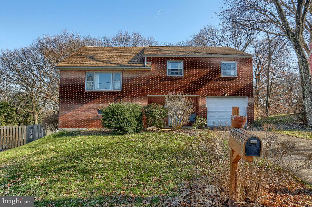 Property Photo:  213 Eastwood Drive  PA 17109 