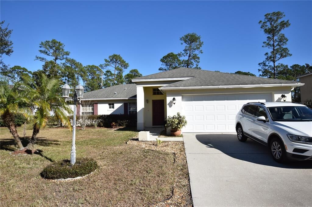 Property Photo: 305 Coventry Estates Boulevard FL 32725