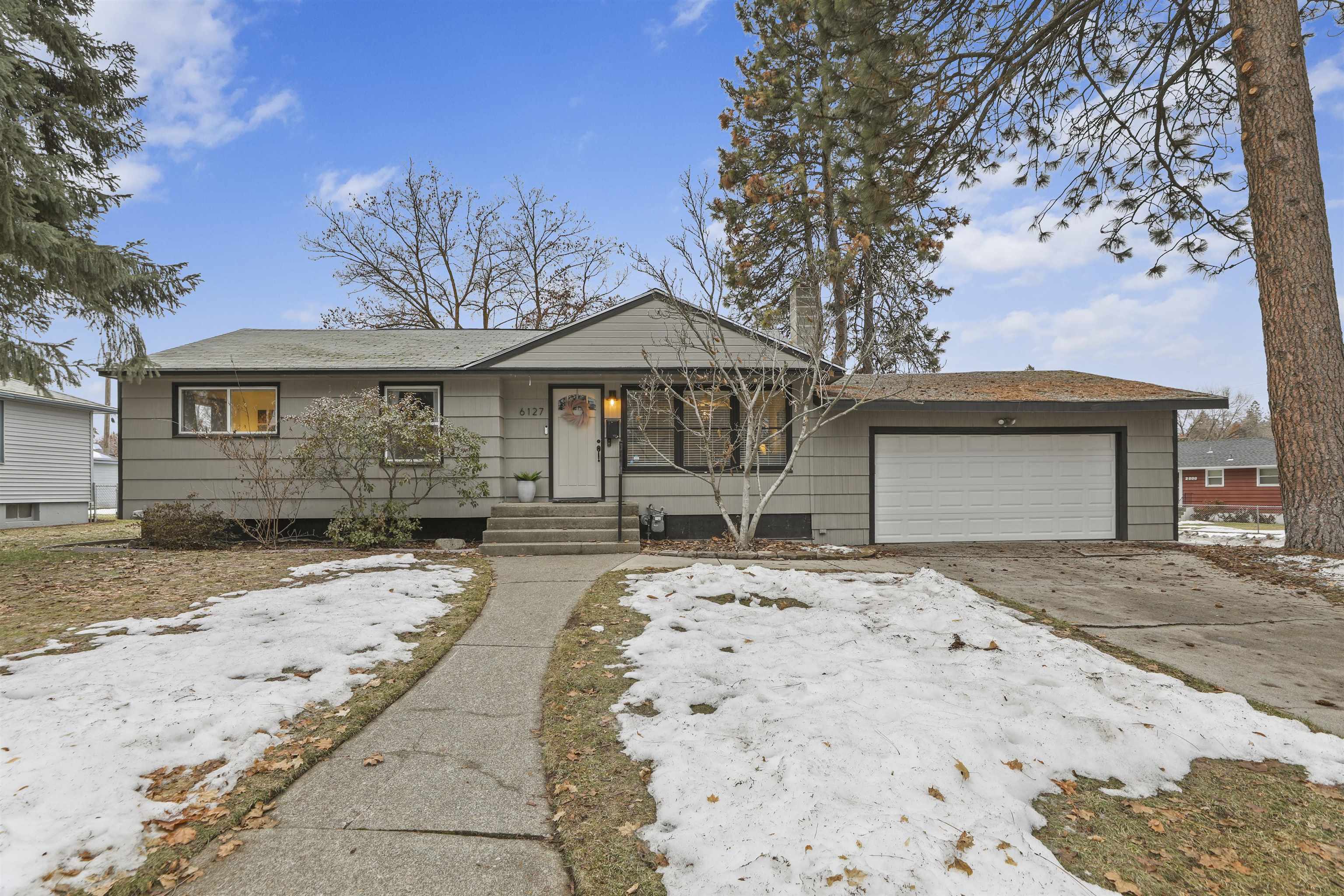 Property Photo: 6127 N Cannon St WA 99205