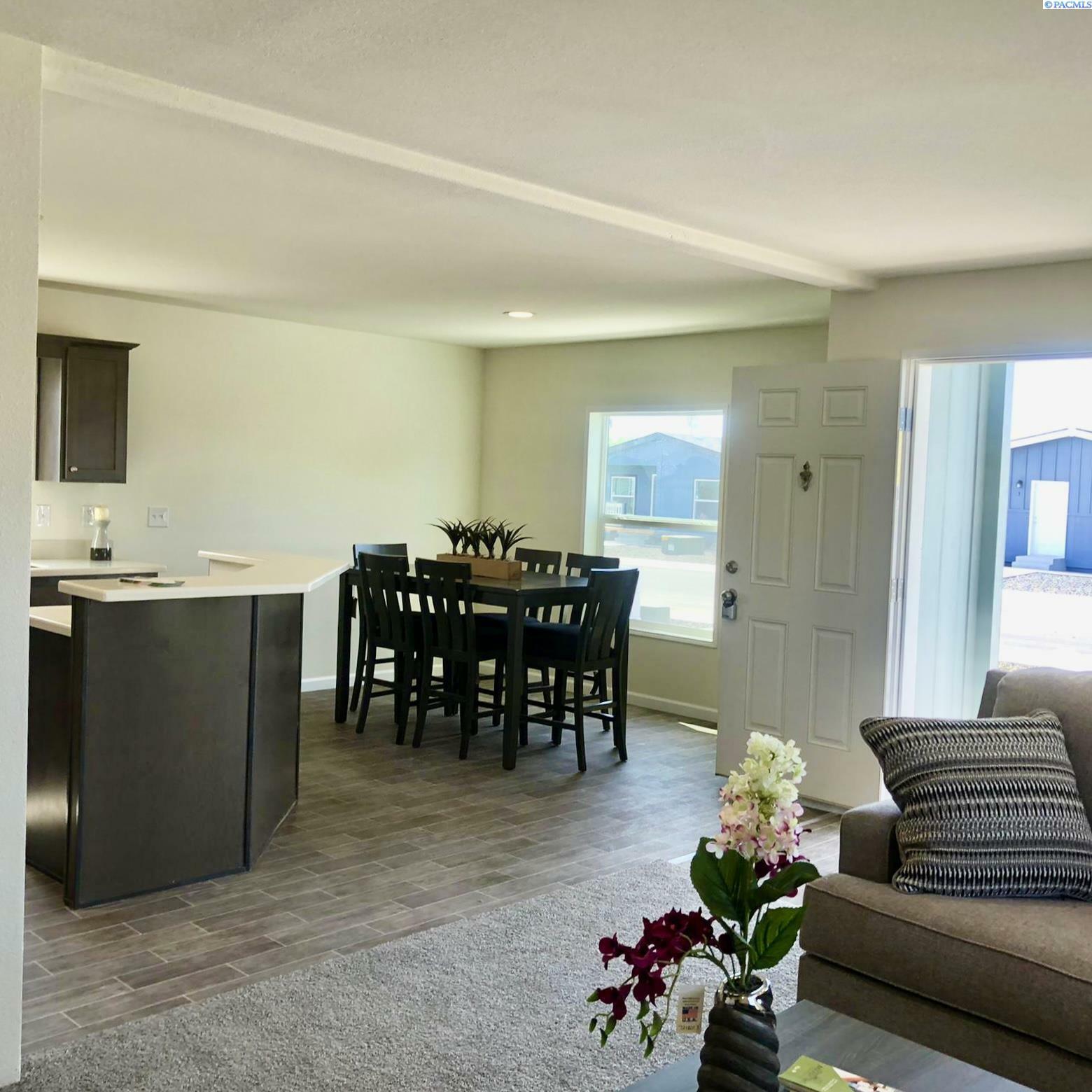 Property Photo: 2681 E Edison Ave #4 WA 98944