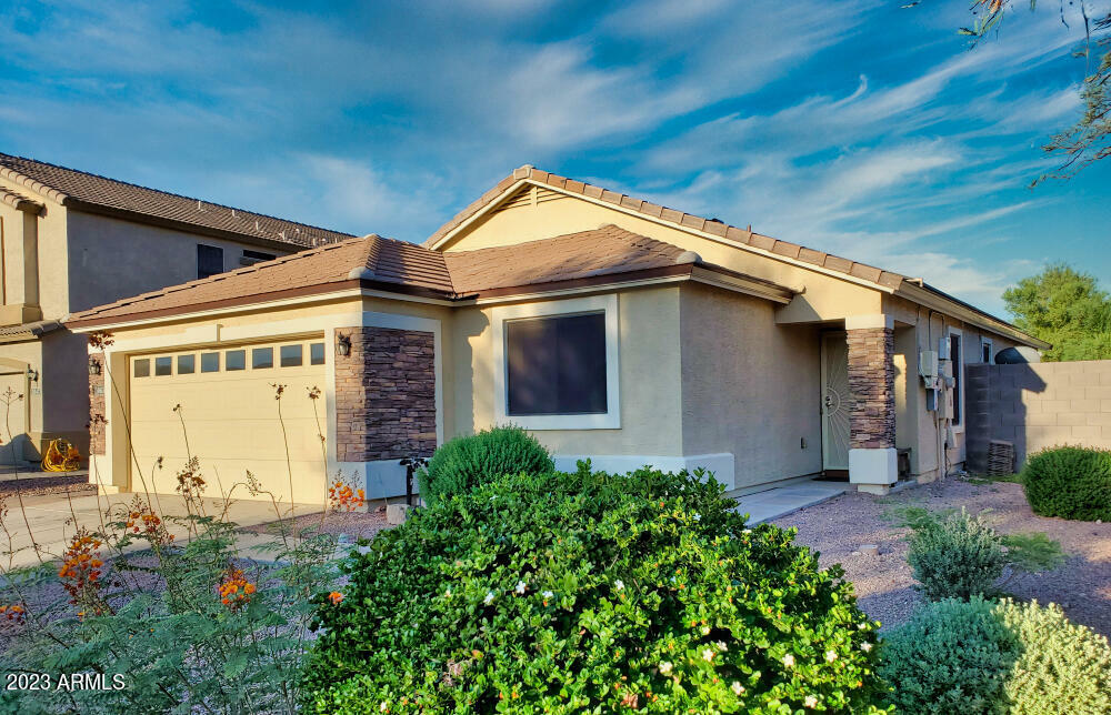 Property Photo:  1063 S 240th Drive  AZ 85326 