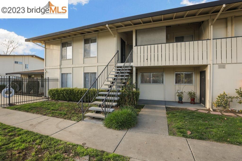 Property Photo: 2525 Walters Way 11 CA 94520