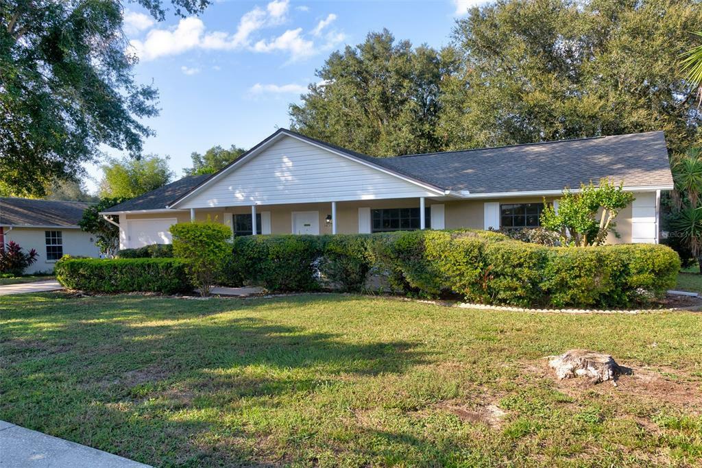 Property Photo:  12501 Wedgefield Drive  FL 32735 