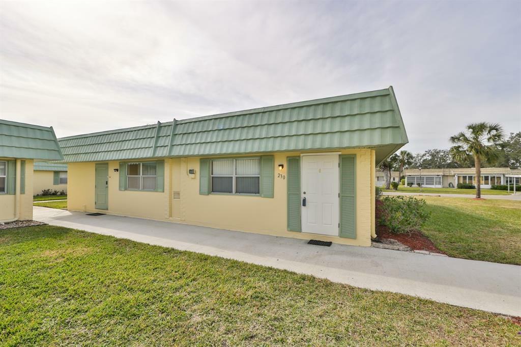 Property Photo:  102 Cambridge Trail 230  FL 33573 