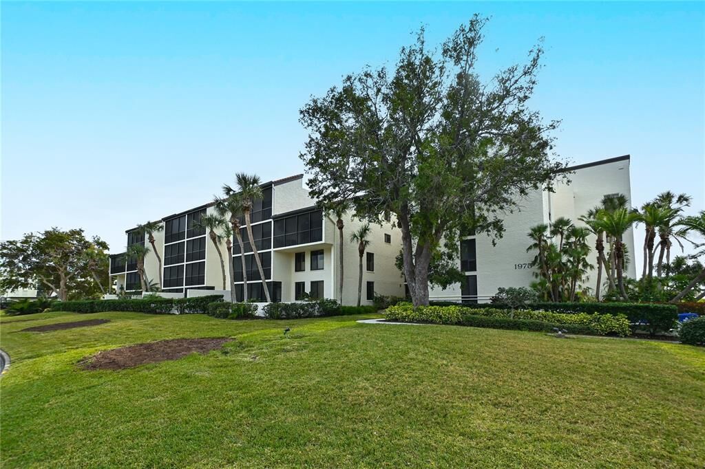 Property Photo: 1975 Gulf Of Mexico Drive G4-306 FL 34228