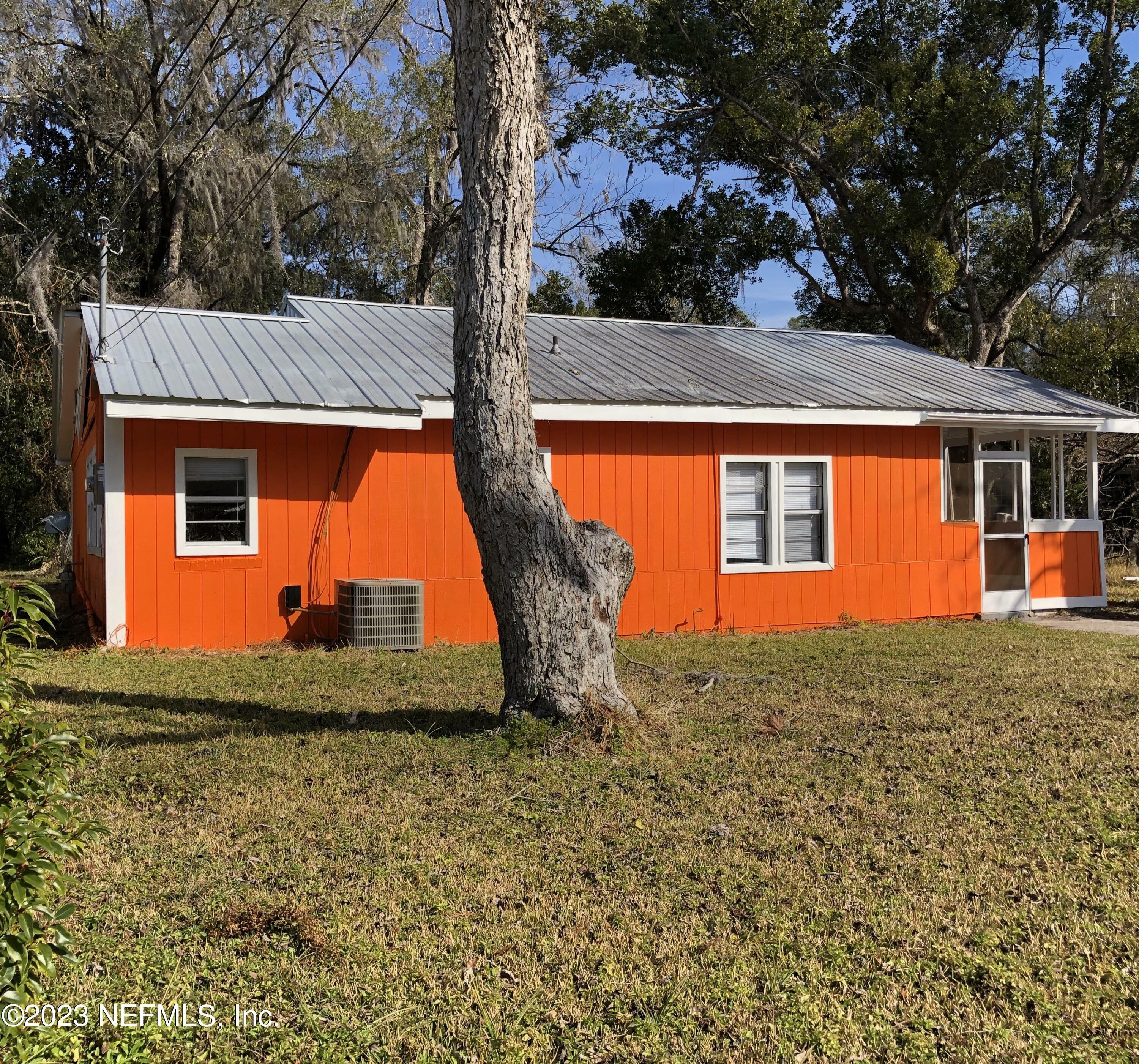 Property Photo: 719 E Laura Street FL 32091