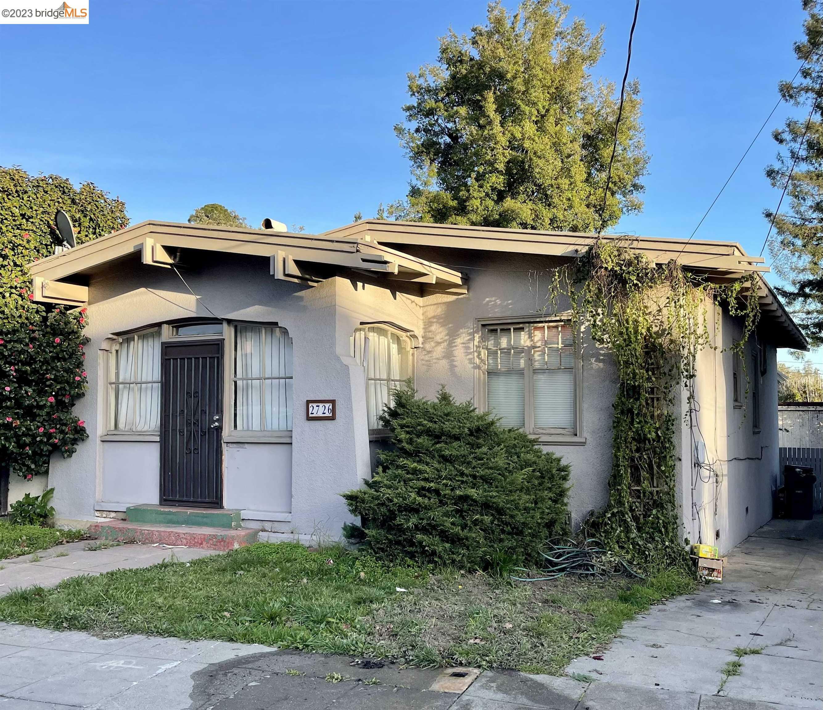 Property Photo:  2726 25th Ave  CA 94601 