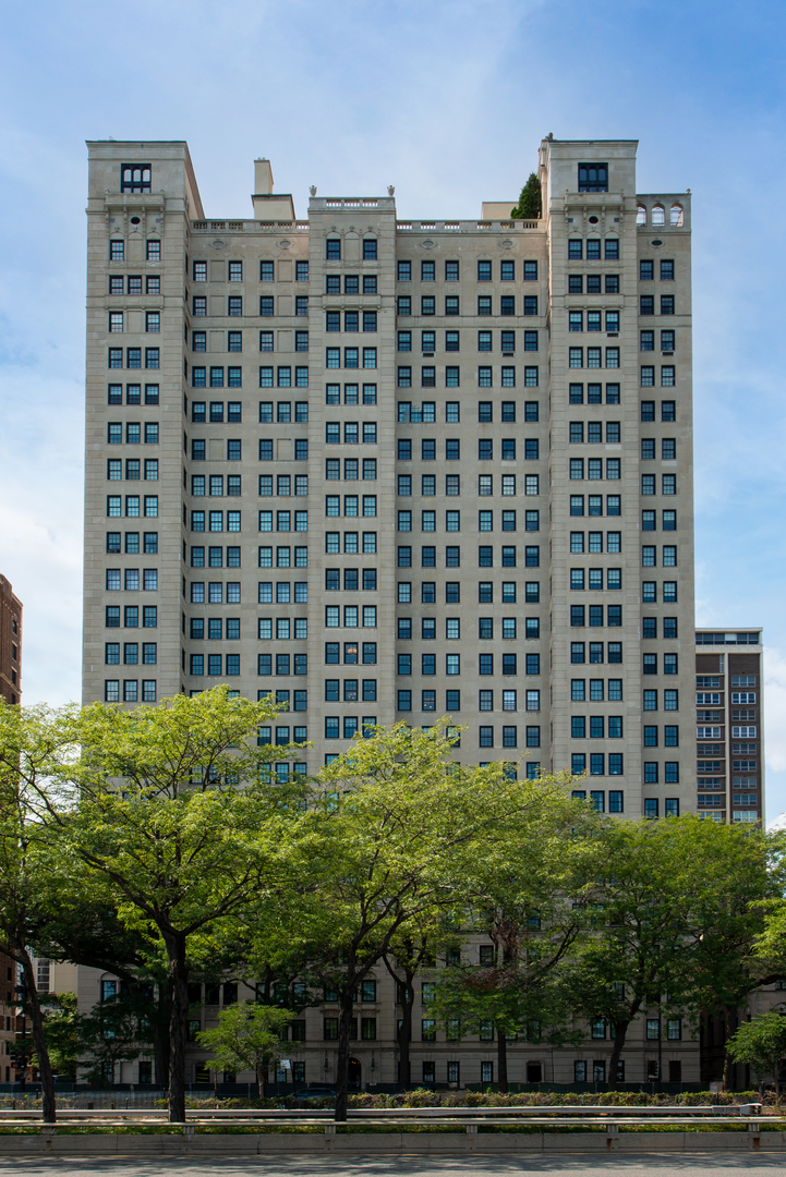 Property Photo: 1500 N Lake Shore Drive Ph IL 60610