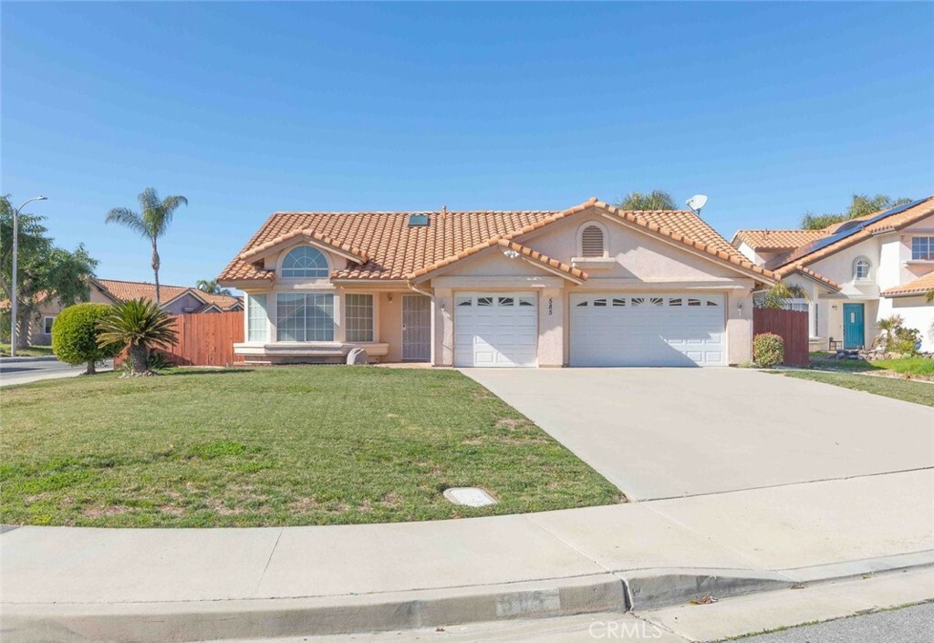 Property Photo:  585 Bellflower Way  CA 92545 