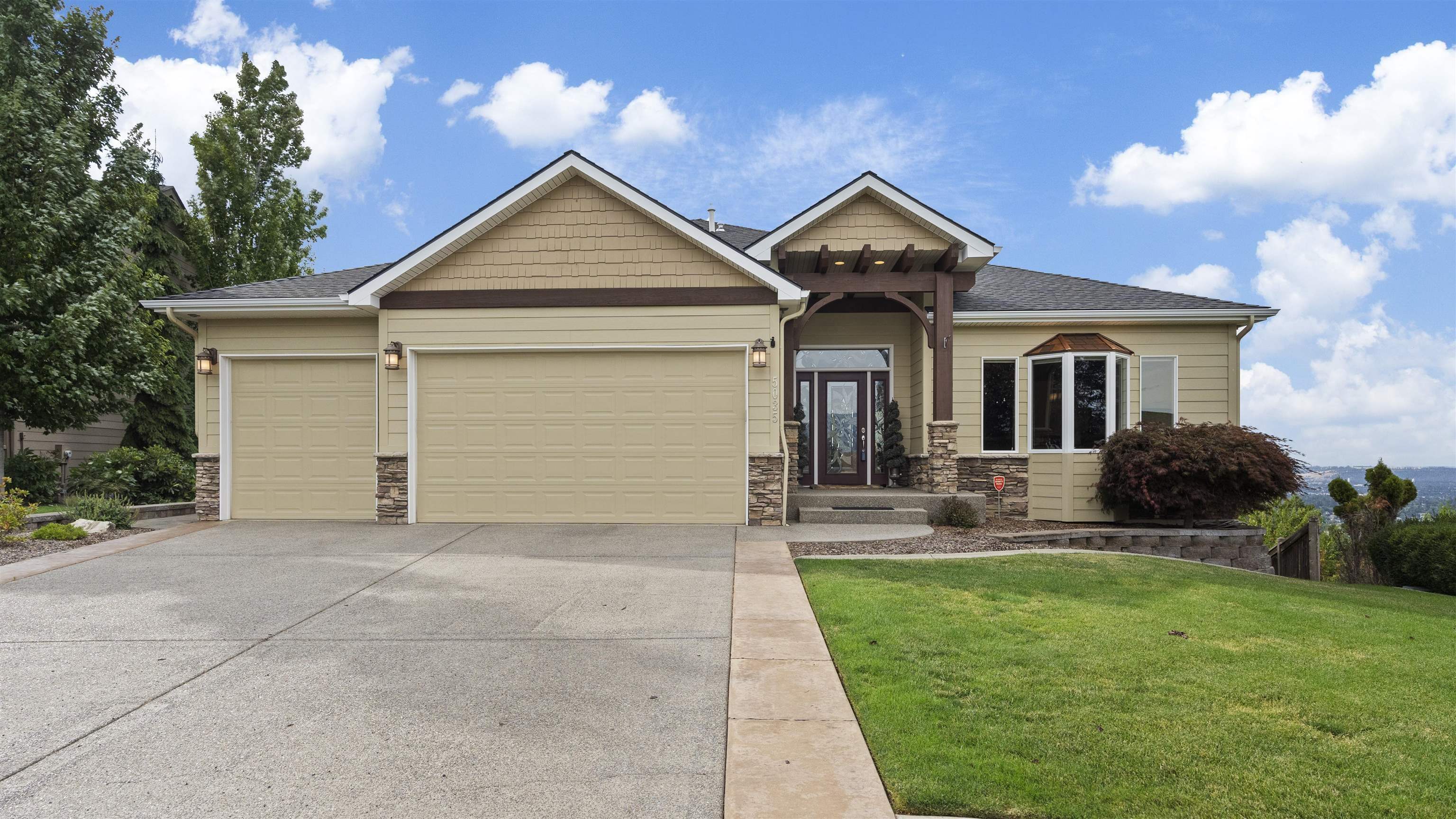 Property Photo: 5035 S Hillcrest Ln WA 99037