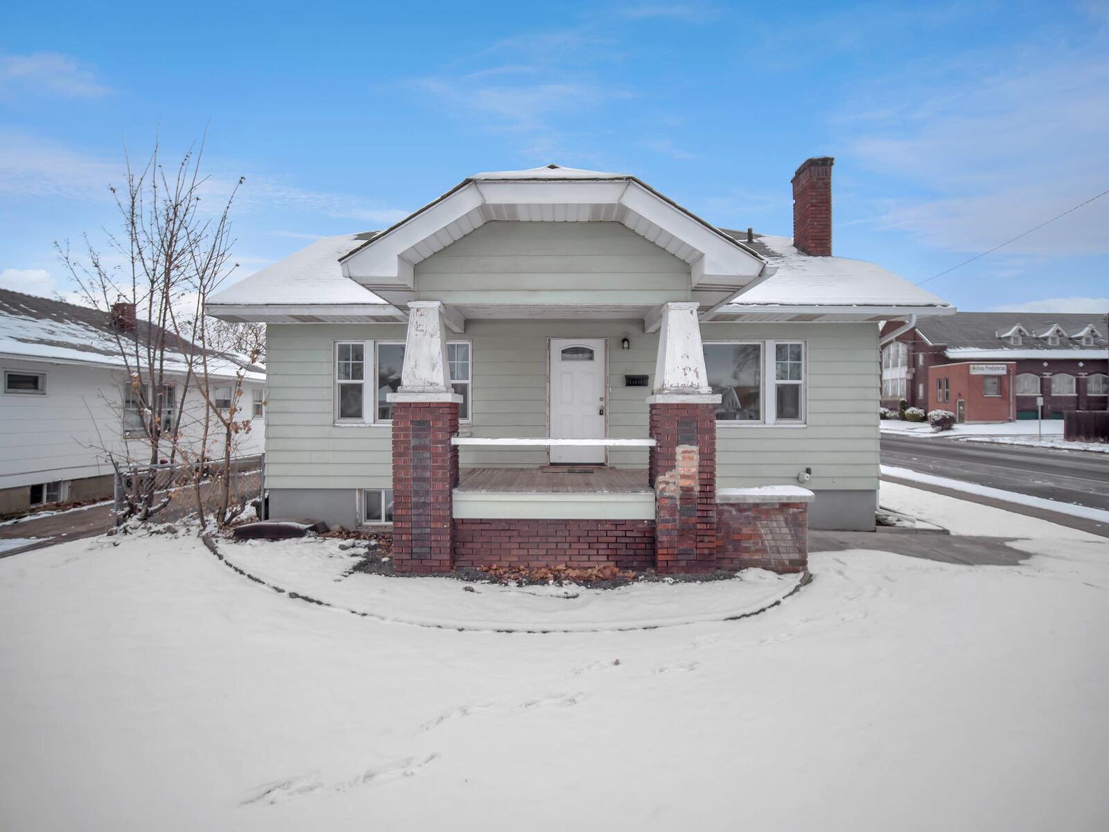 Property Photo:  733 W Mansfield Ave  WA 99205 