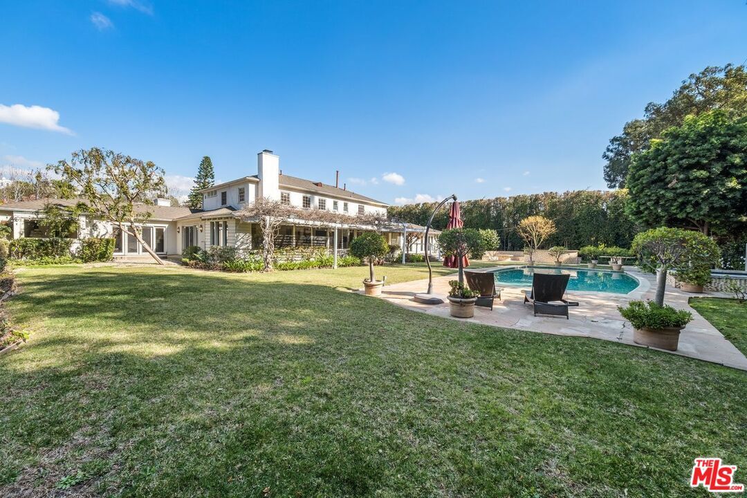 Property Photo: 201 Homewood Rd CA 90049