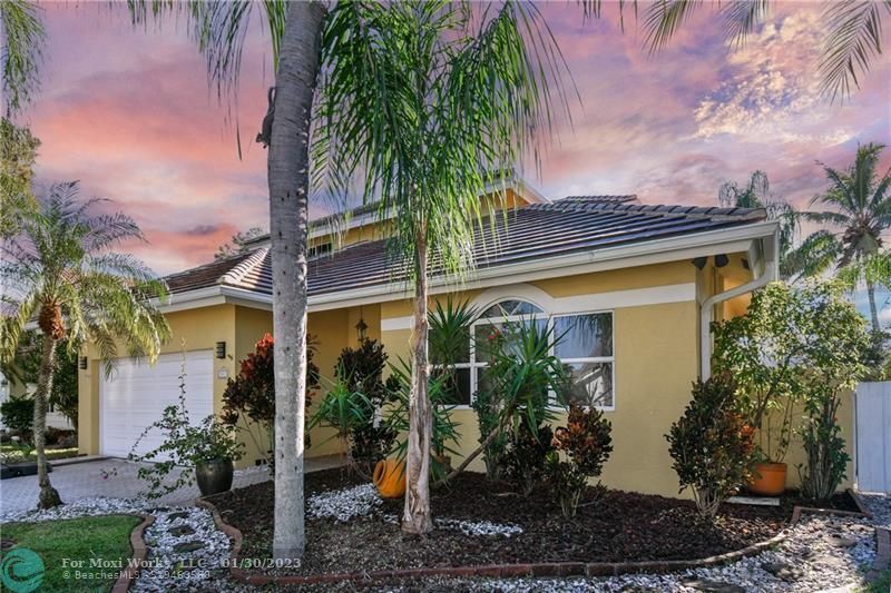 Property Photo: 541 NW 205th Ave FL 33029