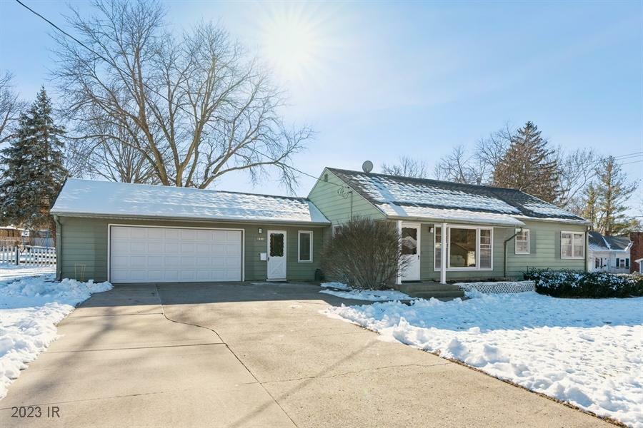 Property Photo:  811 W Clinton Avenue  IA 50125 