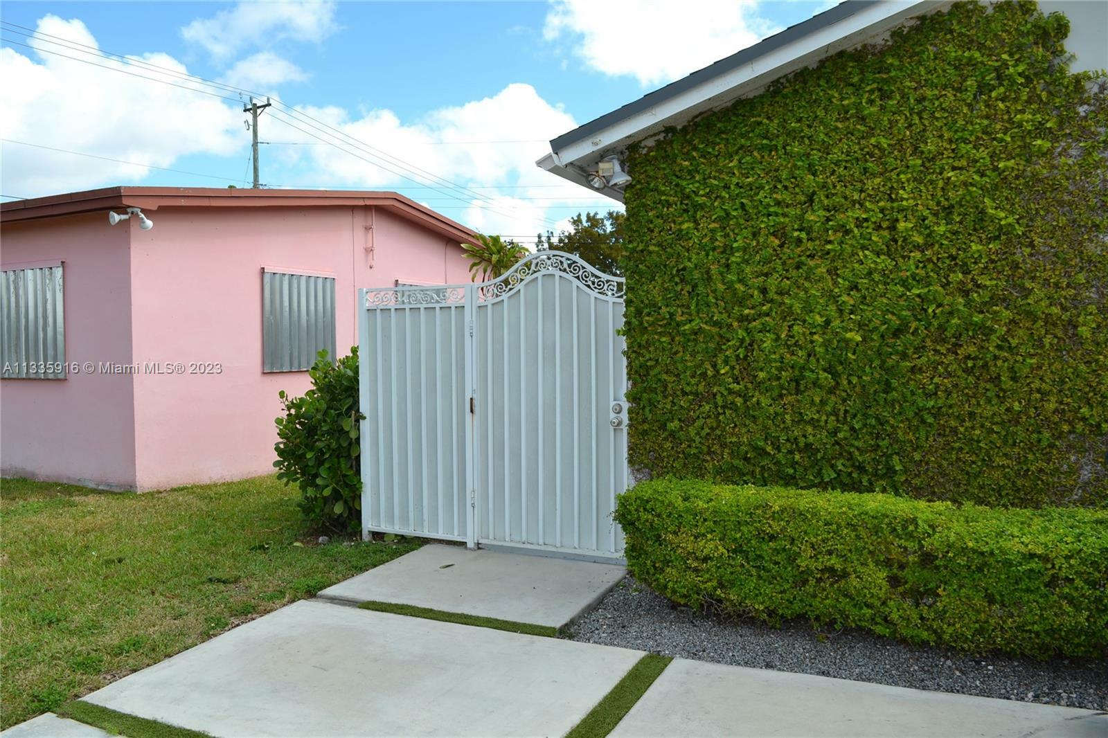 3221 SW 93rd Pl A  Miami FL 33165 photo