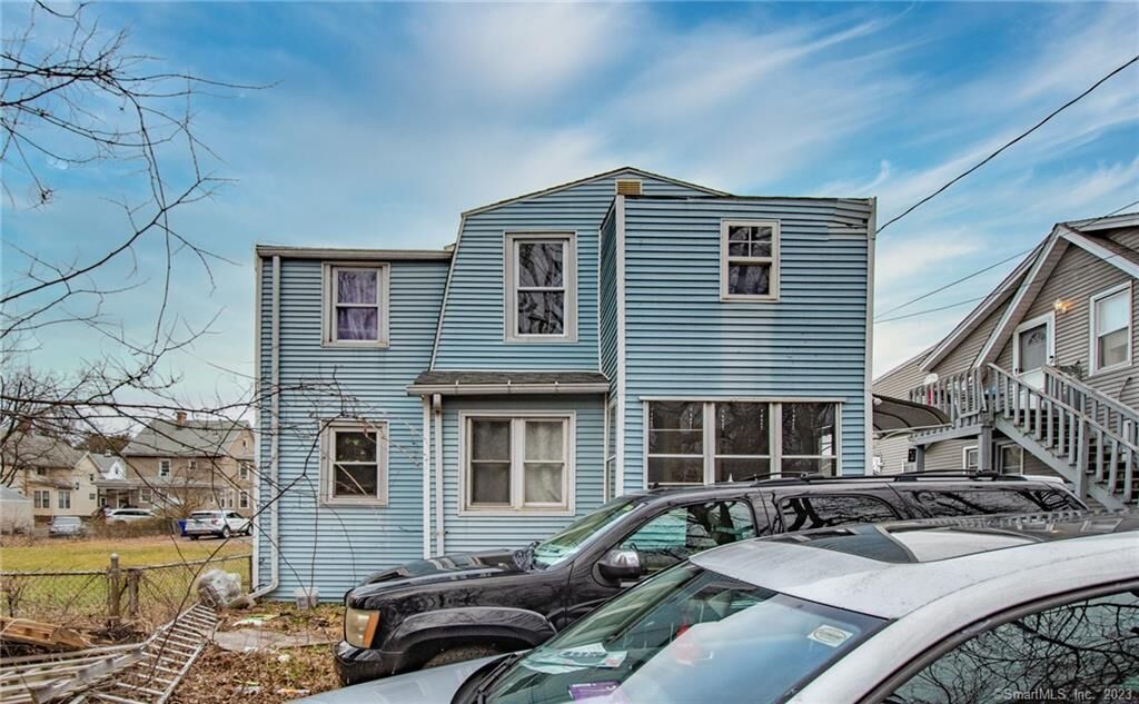 Property Photo:  10 Roberts Court  CT 06108 
