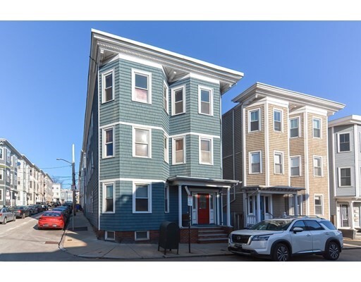 Property Photo:  466 E 8th St 3  MA 02127 