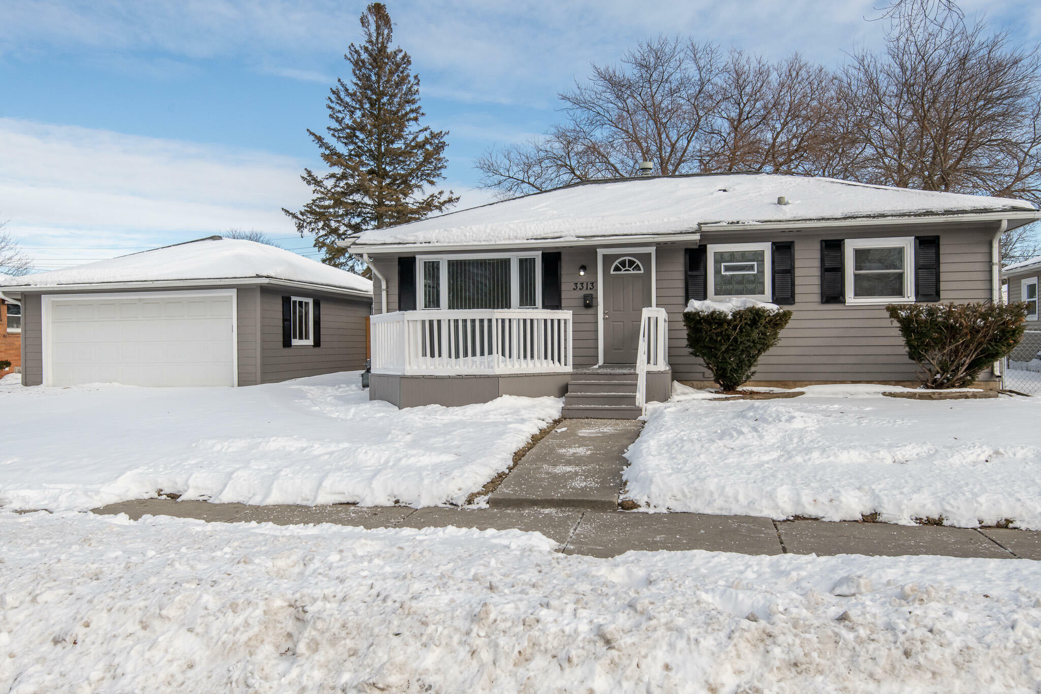Property Photo: 3313 Lasalle St WI 53402