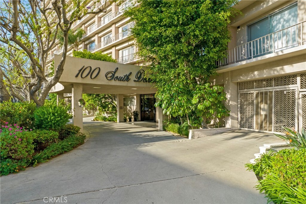 Property Photo:  100 S Doheny Drive 1002  CA 90048 