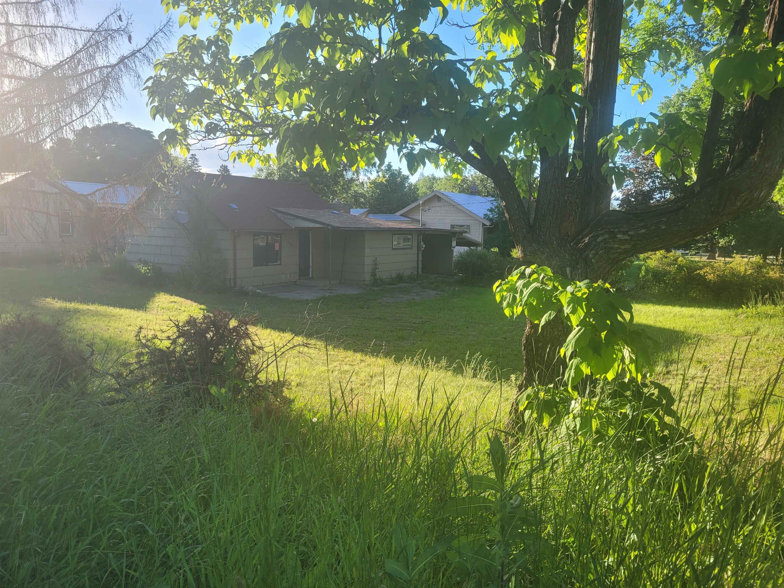 Property Photo: 9601 N Ivanhoe Rd WA 99218-4544